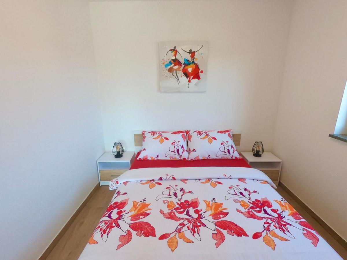 Apartment Libero Vodice Bagian luar foto